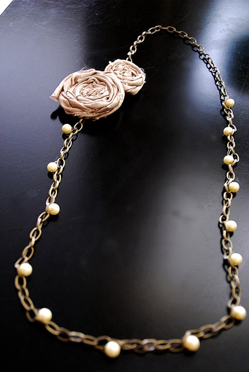 [threaded rosette necklace [4].jpg]