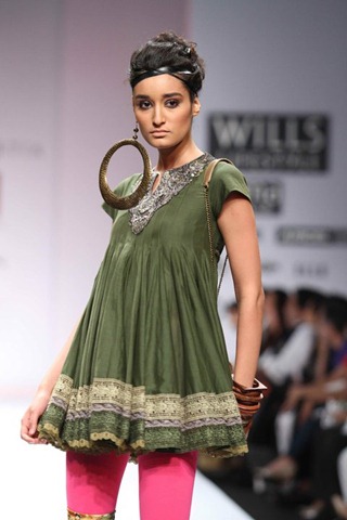 [WIFW SS2011 Collection by Kavita Bhartia4[4].jpg]