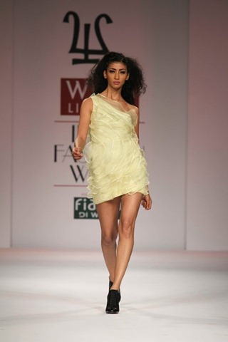 [WIFW SS 2011  Walnut by Nidhi & Divya Ghambhir (10)[4].jpg]