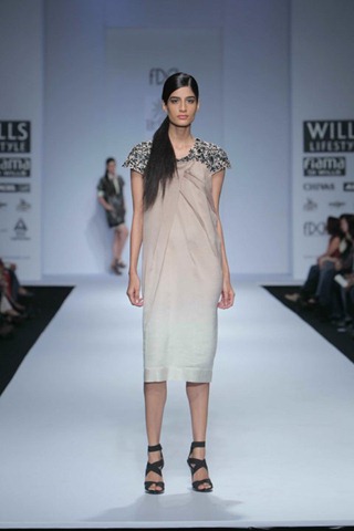[WIFW SS 2011 collection by Vineet Bahl (20)[4].jpg]