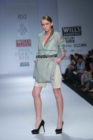 [WIFW SS 2011 collection by Vineet Bahl (21)[5].jpg]