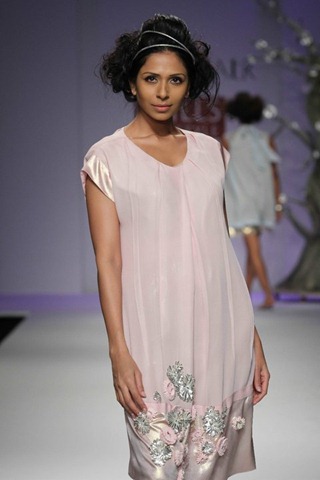 [WIFW SS 2011collection by Urvashi Kaur  (2)[5].jpg]