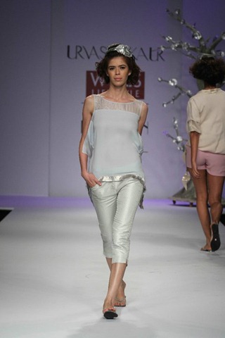 [WIFW SS 2011collection by Urvashi Kaur  (9)[5].jpg]