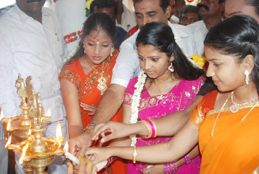 CLICK THE ABOVE ARROW TO  ZOOM THE IMAGE