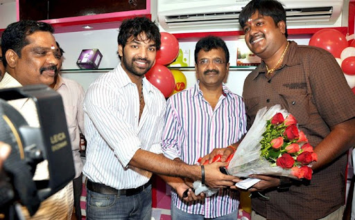 CLICK THE ABOVE ARROW TO  ZOOM THE IMAGE