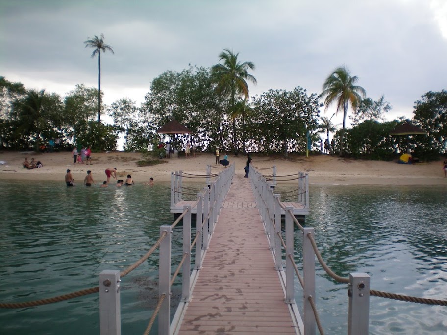 Passerelle pour aller a l'ile