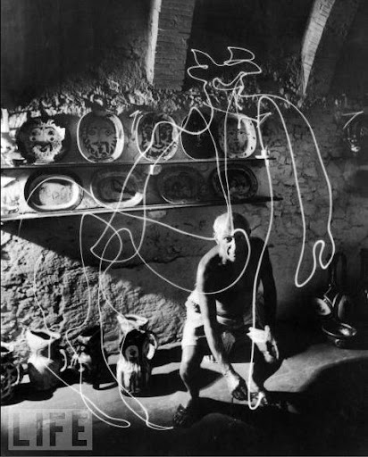 picasso-light-graffiti_1.jpg