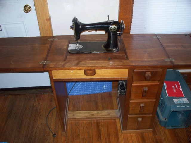 [vintage sewing machine wards[5].jpg]