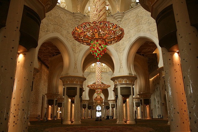 [800px-Mezquita_Sheikh_Zayed-Abu_Dhabi3501[2].jpg]