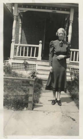 [1935 woman porch[2].jpg]