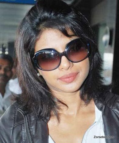 priyanka chopra in bikini. Looks cool mythe miss chopra