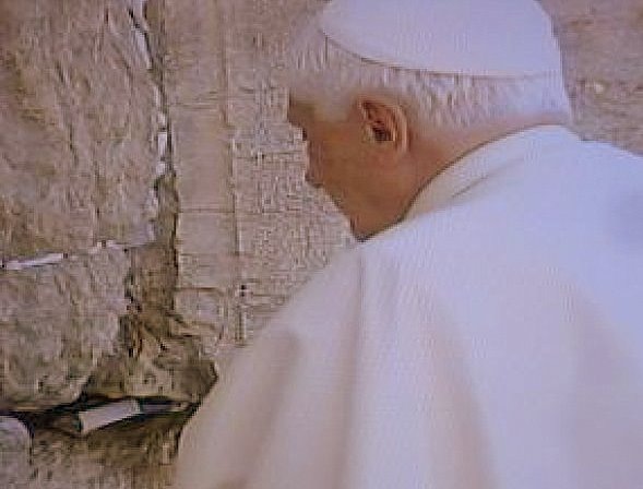 [Benedicto XVI ORA EN EL MURO DE LOS LAMENTOS 12 5 09[5].jpg]