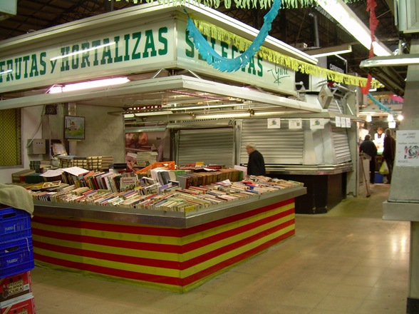 librería en el Mercado de l'Abaceria Central, Barcelona