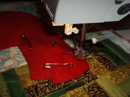 [12 sewing elephant to quilt[4].jpg]