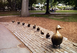 Make_way_for_ducklings_statue.jpg