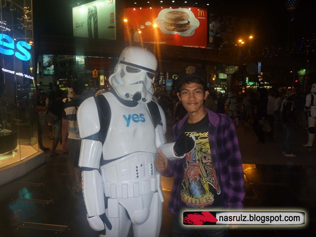 [At Bukit Bintang with Star Wars character as YES promote[4].jpg]