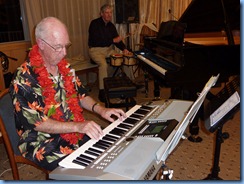 Peter Brophy playing his Yamaha PSR S-910 during Happy Hour