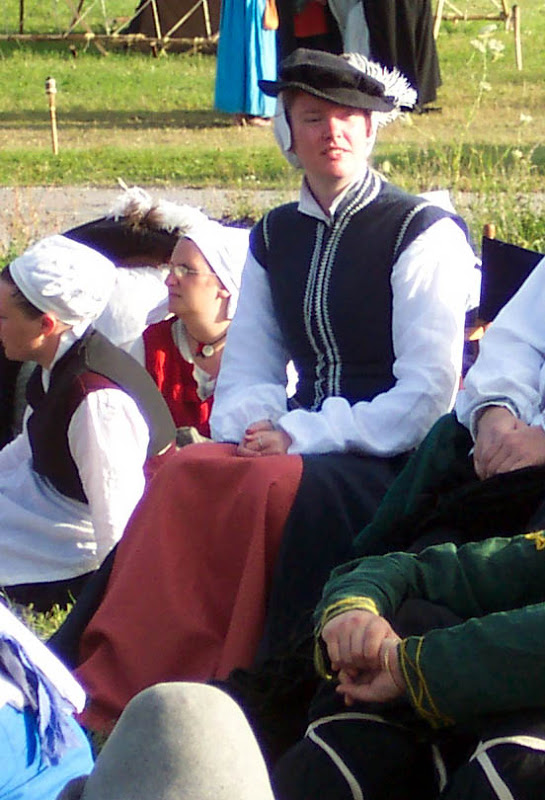 Open skirt, seated