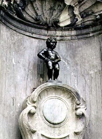[Manneken Pis in Brussels, famous naked statue[7].jpg]