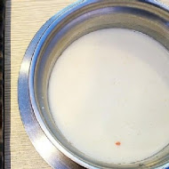 萌牛鮮奶鍋