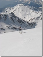 Karin in salita (sullo sfondo in basso la Domenarspitze (Nornspitze)