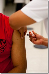 Imagem 08: Pessoa sendo vacina contra a gripe