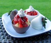 strawberry-sponge-cake-dessert-cups-dipped-strawberries (1)