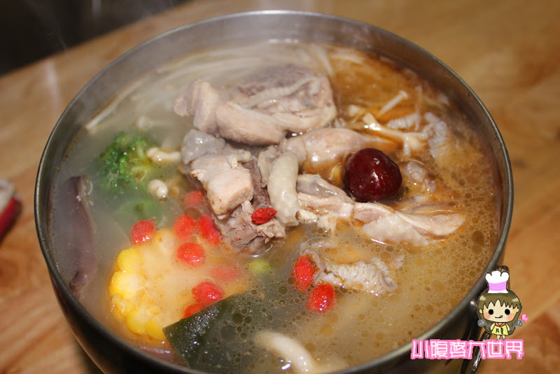 【彰化美食】北斗〃麻油雞鍋（藥膳排骨鍋），冬日暖胃的好選擇。 (萬來國小旁)