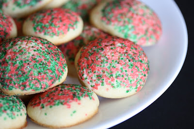 close-up photo of a plate of sugar cookies