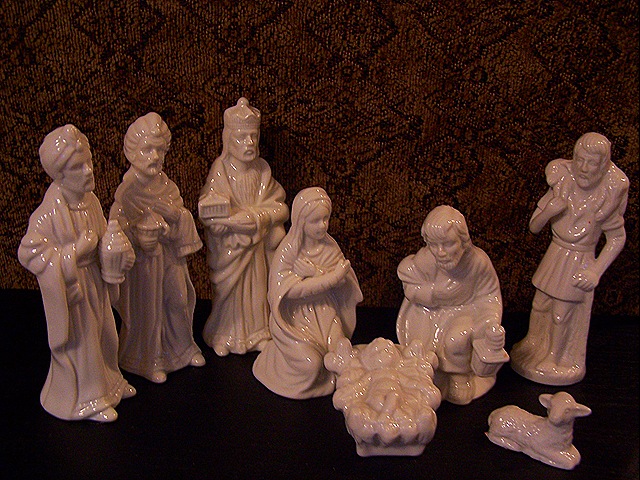 [Goodwill Nativity Set 003[6].jpg]
