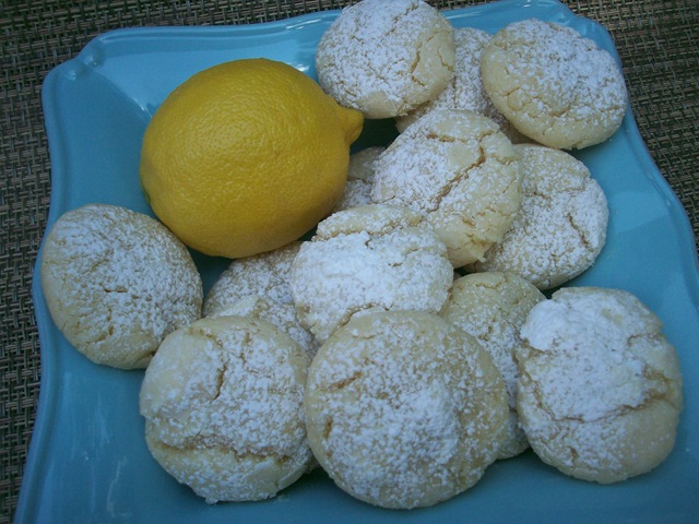 [Lemon Crinkle Cookies 028[5].jpg]