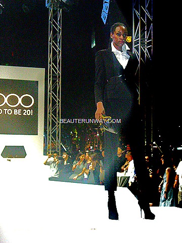 [G2000 20th Anniversary Fashion Show ION Orchard Singapore 11.jpg]