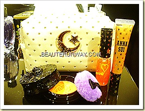 Anna Sui Christmas Collection 2010 Pouch with eye gloss, lip gloss and blusher
