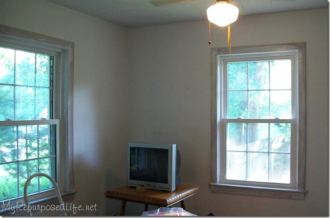 painted window frame improves decor wow! Updated painted window frame looks awesome