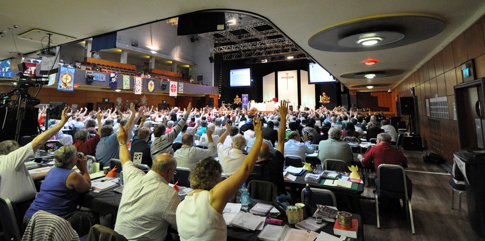 [methodist conference wolverhampton 2009 vote being taken[13].jpg]