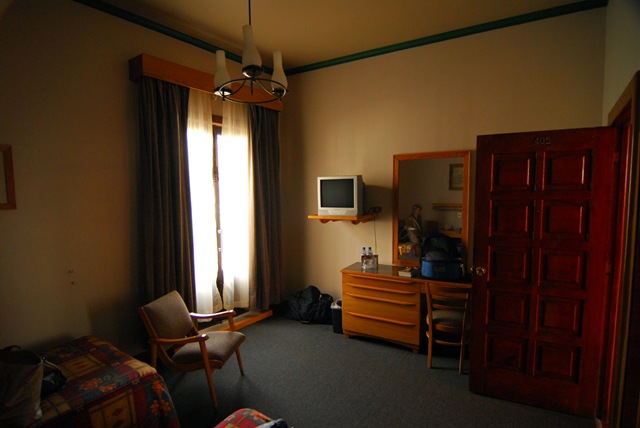 [hotelroom12.jpg]