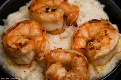 A Dose of Frosting..: Garlic Shrimp and Cheddar Grits