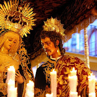 la Virgen del Mayor Dolor y Traspaso, entrada en plaza de San Lorenzo amaneciendo