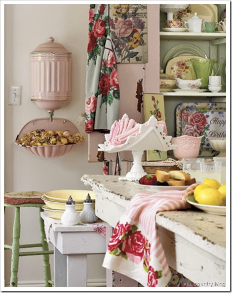 kitchen-shabby-pink-green-htourss0507-de-country-living