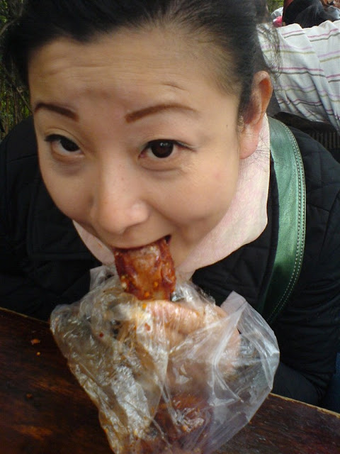 她吃兔头（有脑的）