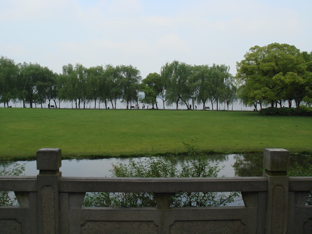 对面就是西湖了！