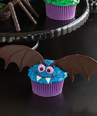 [Bat-Cupcake_slideshow_image[2].jpg]