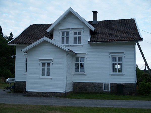 2010-07-09 Nymalt hus (4)