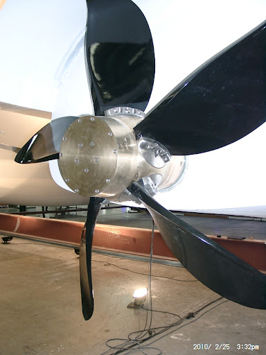  feb 25, 2010: portside hull, 5 blade carbon prop, surface piercing, 