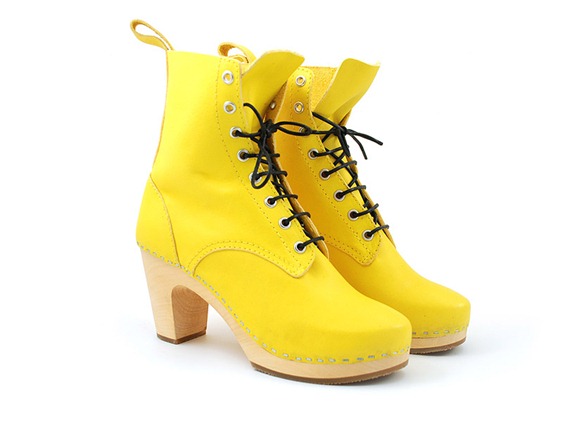 lace_up_yellow