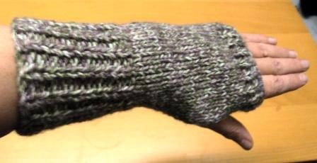 [knitted fingerless mitts[5].jpg]