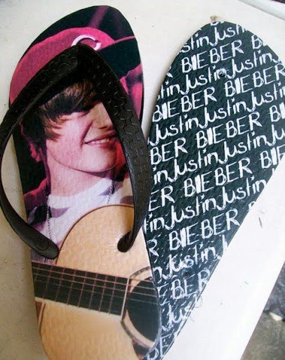 https://lh5.ggpht.com/_Y6KEofqPK_w/TUH4ISFyq-I/AAAAAAAAAS8/FwwscdKlIlg/s512/bieber-chinelos-estampado.png.jpg