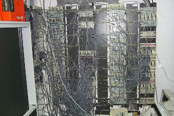 [serverroom13gj4[3].jpg]