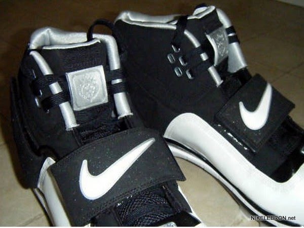 lebron soldier 10 baseball cleats