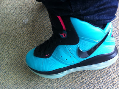 nike air max lebron 8 gr miami retro 1 01 Nike LeBron 8 Miami Pre Heat / Miami Vice Actual Photo